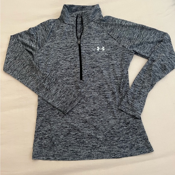 Under Armour half zip work out top, black/white. Size M - Picture 7 of 8